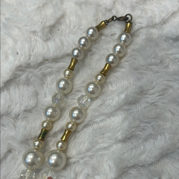 Vintage Gold and White Necklace with Elegant Design - Picture 6 of 10